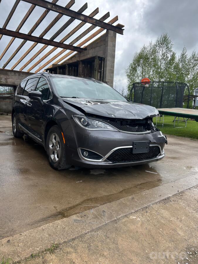 Chrysler Pacifica 2 generation Minivan