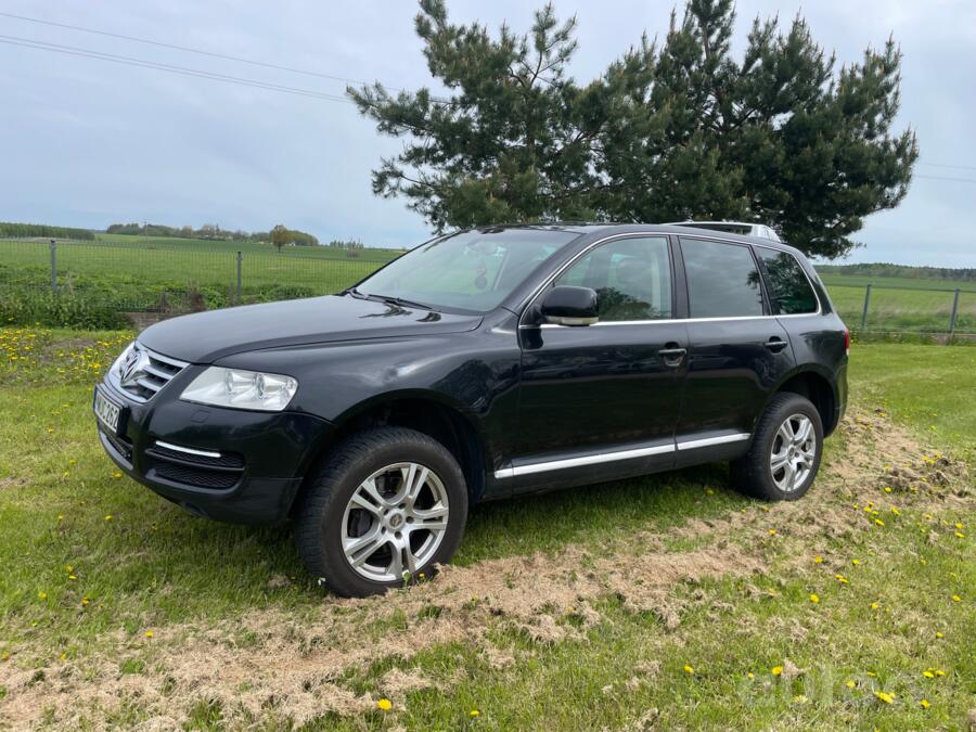 Volkswagen Touareg 1 generation Crossover
