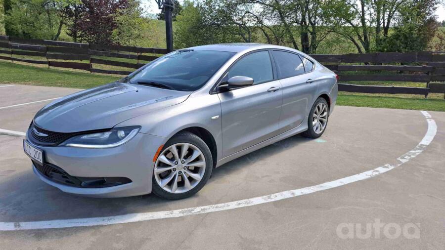 Chrysler 200