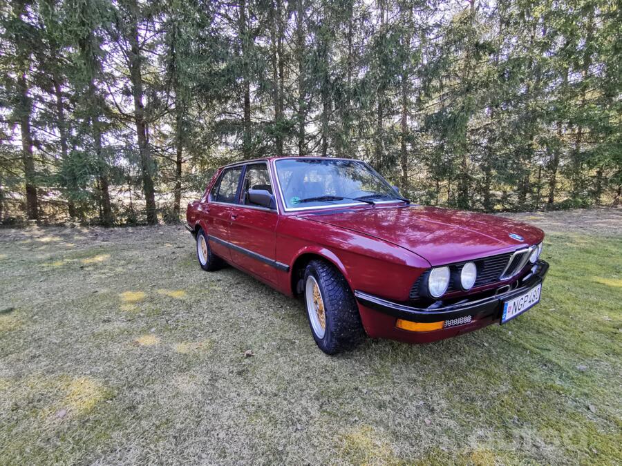 BMW 5 Series E28 Sedan