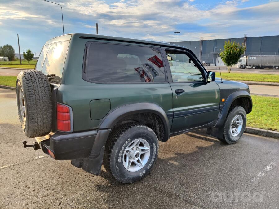 Nissan Patrol Y61 SUV 3-doors