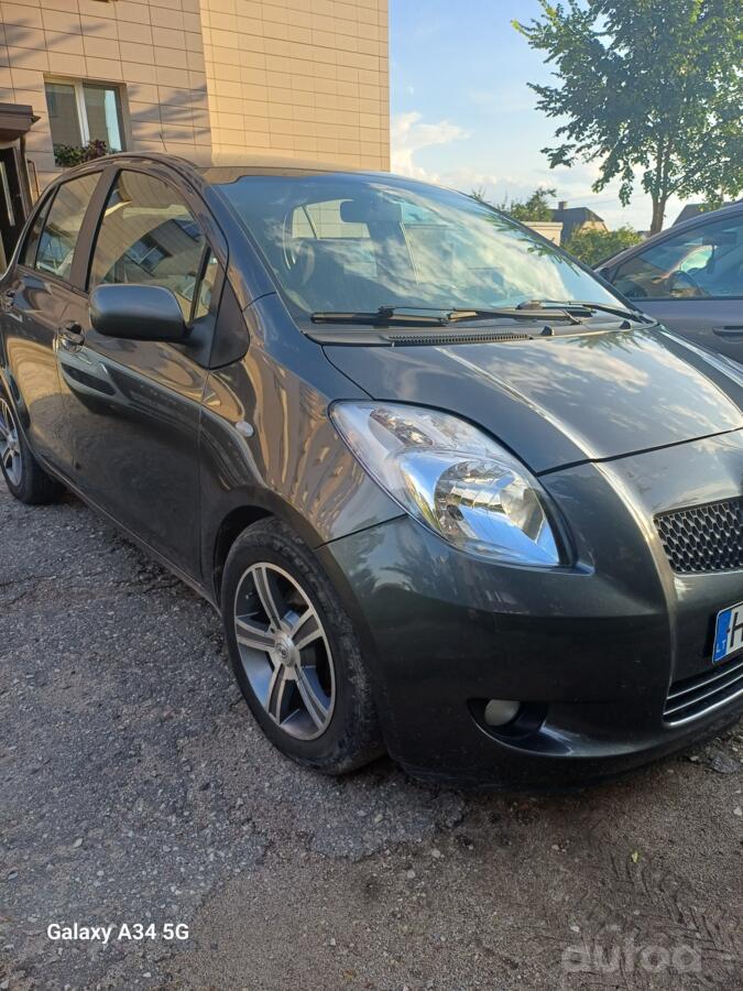 Toyota Yaris 2 generation