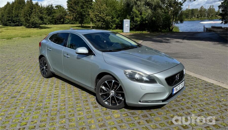Volvo V40 2 generation Hatchback 5-doors