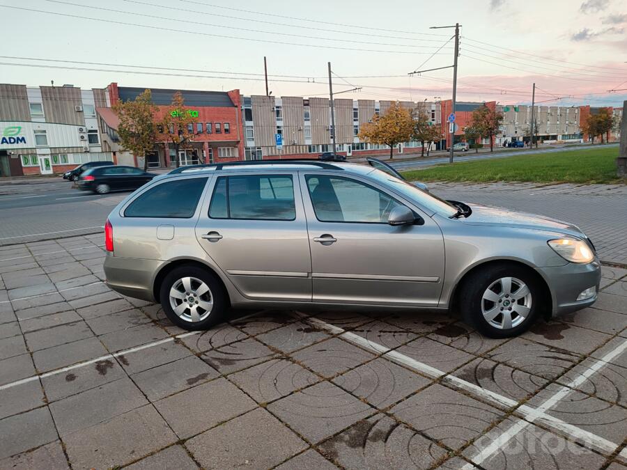 Skoda Octavia 2 generation [restyling] Combi wagon 5-doors