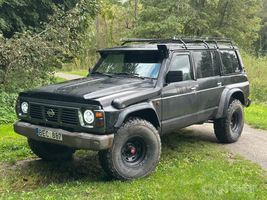 Nissan Patrol Y60 SUV 5-doors