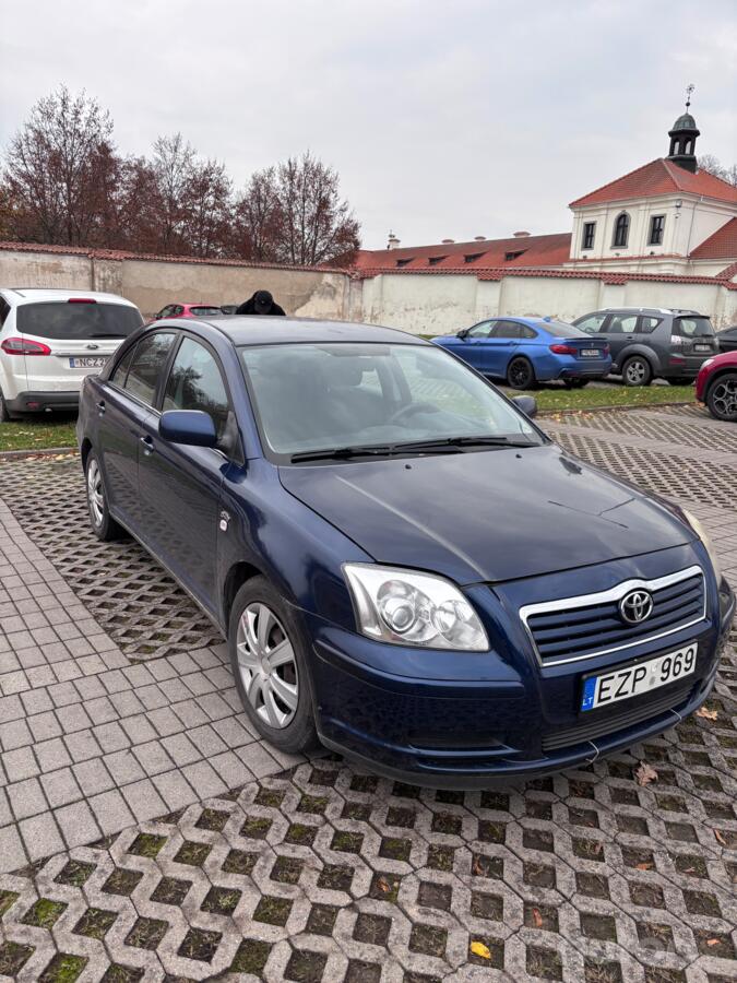 Toyota Avensis 2 generation Liftback