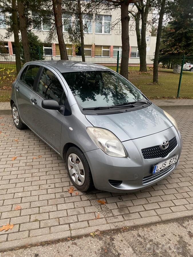 Toyota Yaris 2 generation
