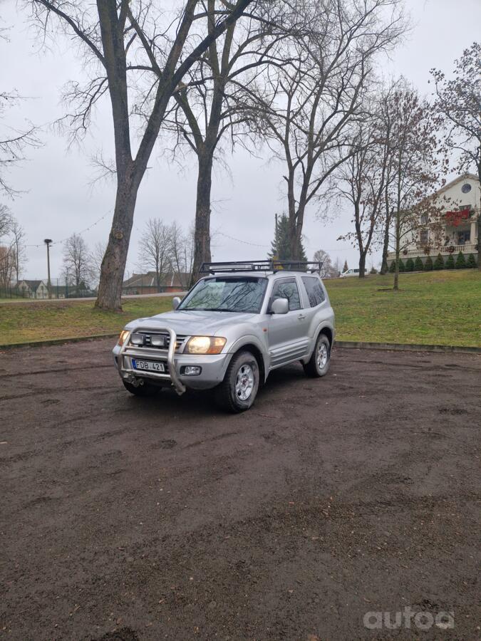 Mitsubishi Pajero 3 generation SUV 3-doors