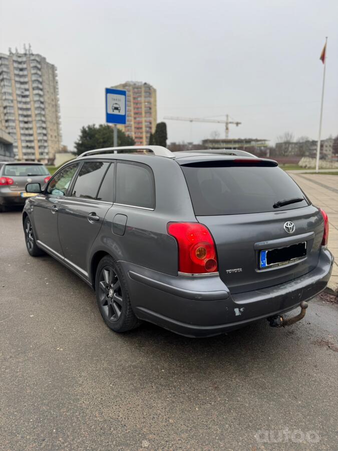 Toyota Avensis 2 generation wagon