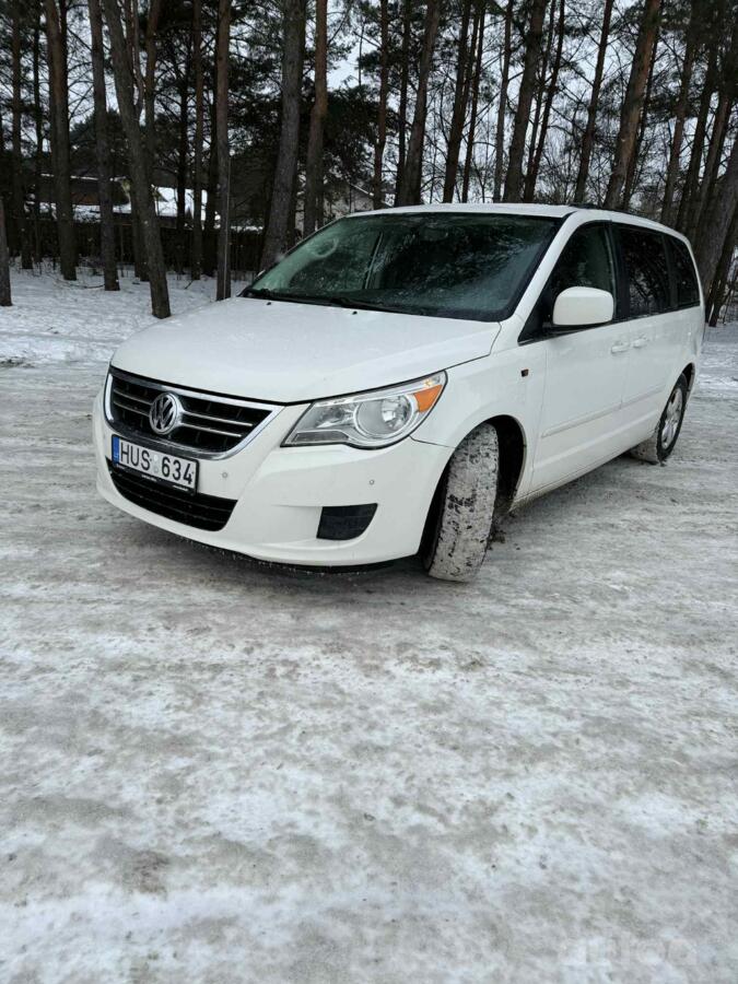 Volkswagen Routan 1 generation Minivan