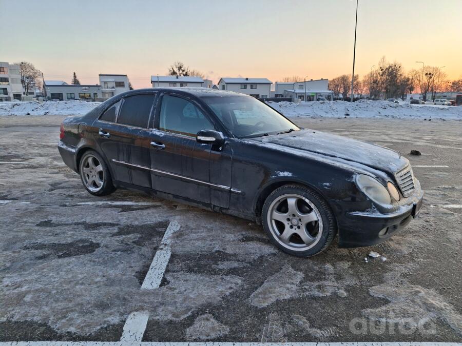 Mercedes-Benz E-Class W211 Sedan