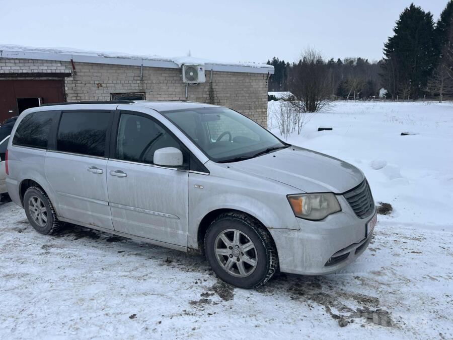 Chrysler Town & Country 5 generation [restyling]