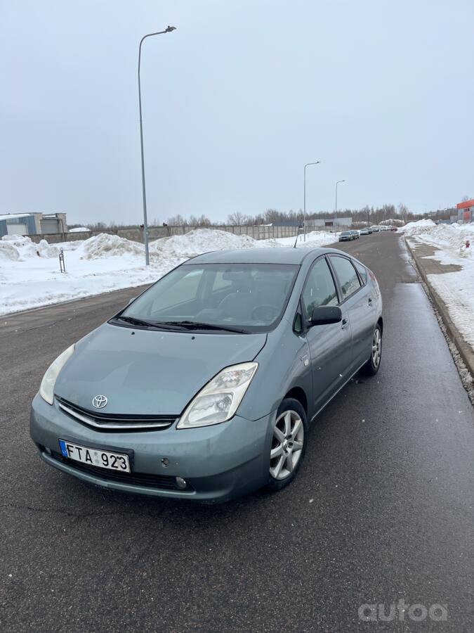 Toyota Prius 2 generation Hatchback
