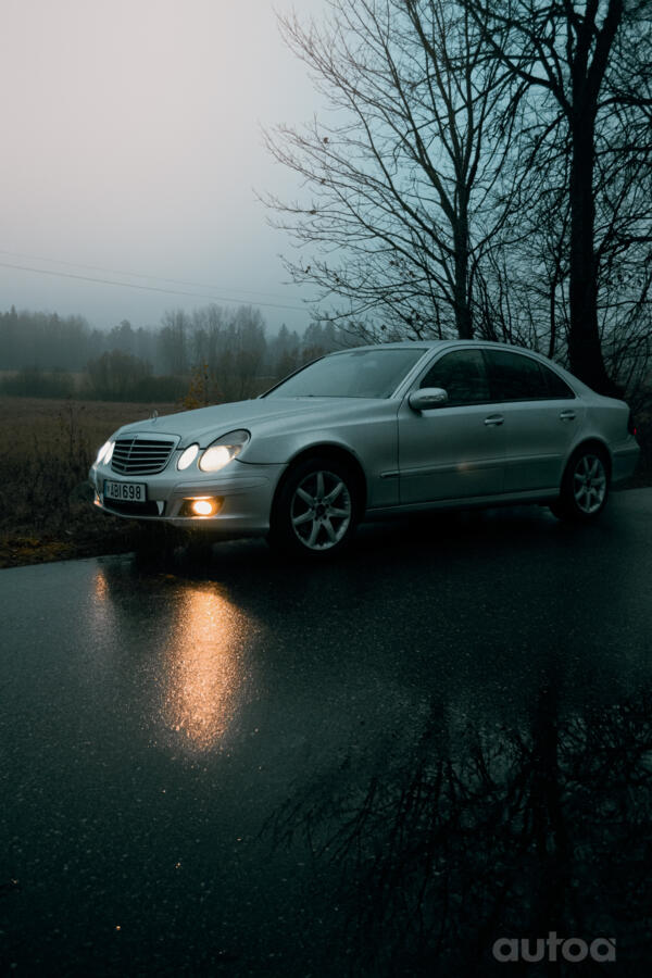 Mercedes-Benz E-Class W211 Sedan