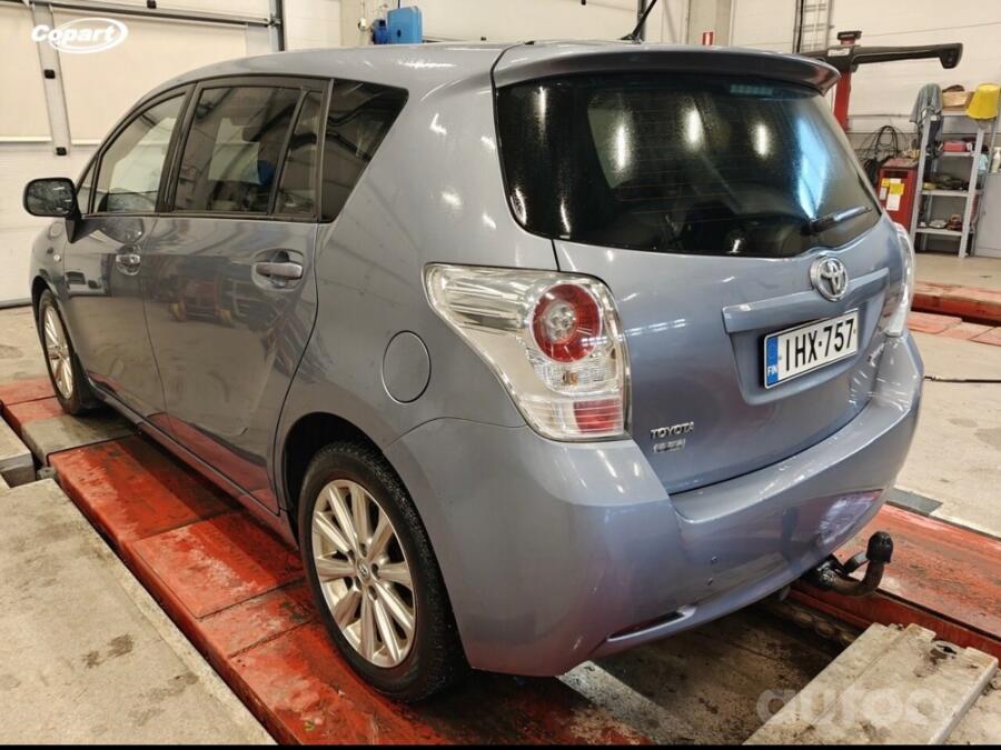 Toyota Verso 1 generation Minivan