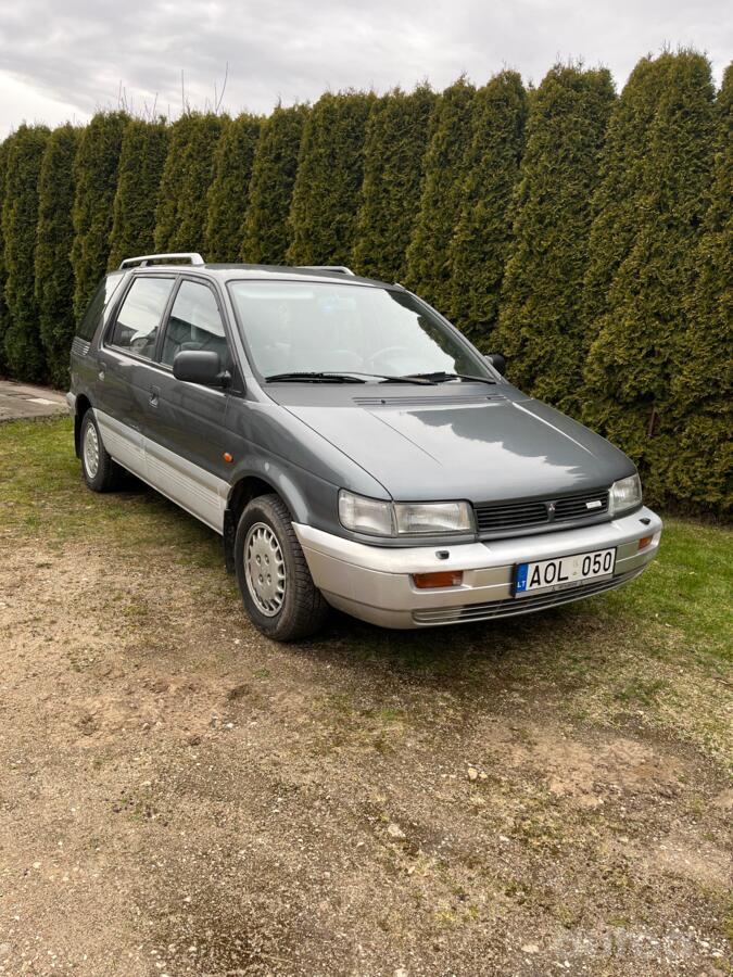 Mitsubishi Space Wagon 2 generation