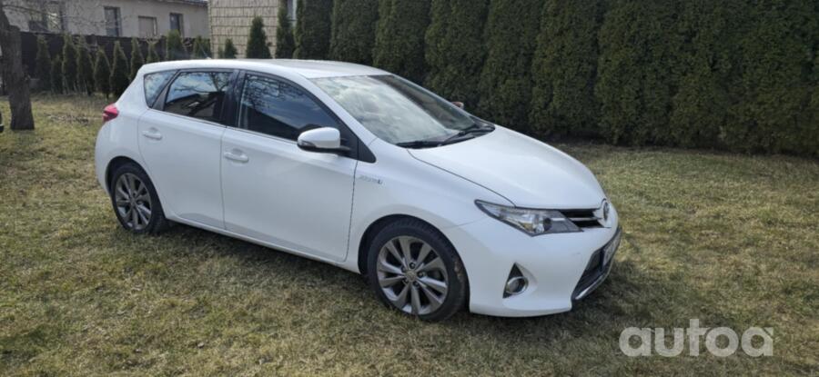 Toyota Auris 2 generation Hybrid hatchback 5-doors