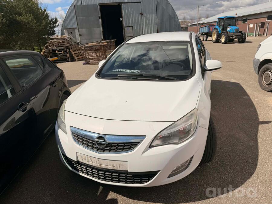 Opel Astra J Sports Tourer wagon
