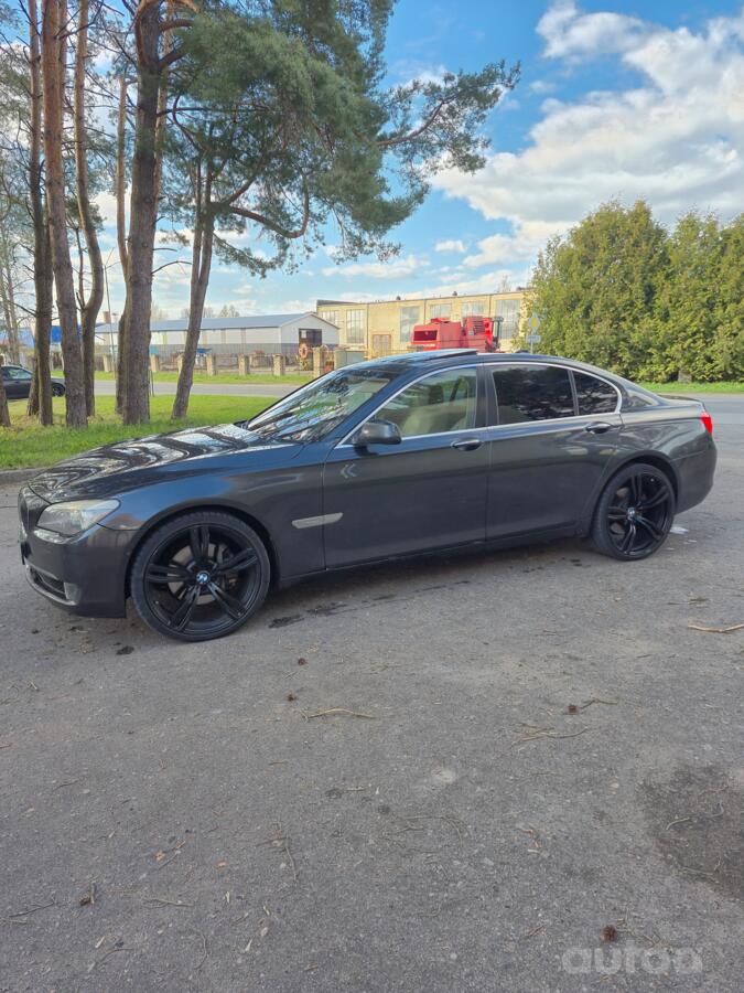 BMW 7 Series F01/F02 Sedan