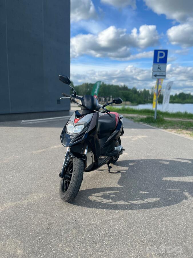 Aprilia SR