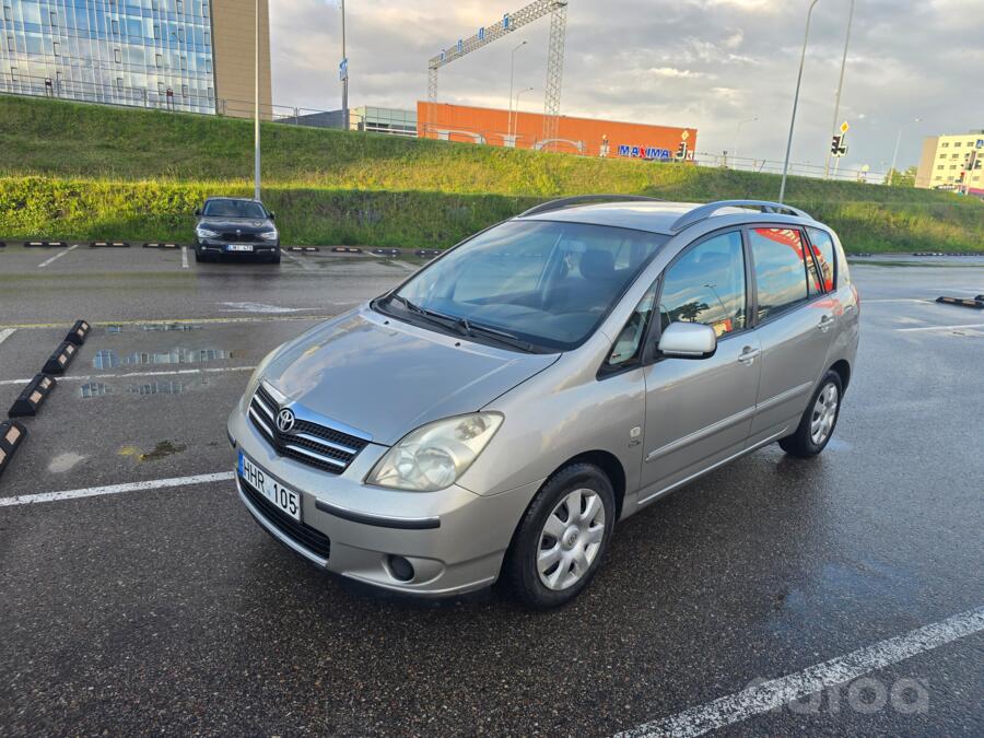 Toyota Corolla Verso 1 generation Minivan