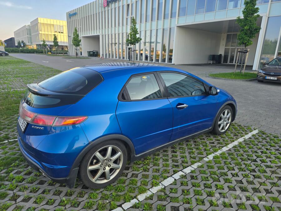 Honda Civic 8 generation Hatchback 5-doors