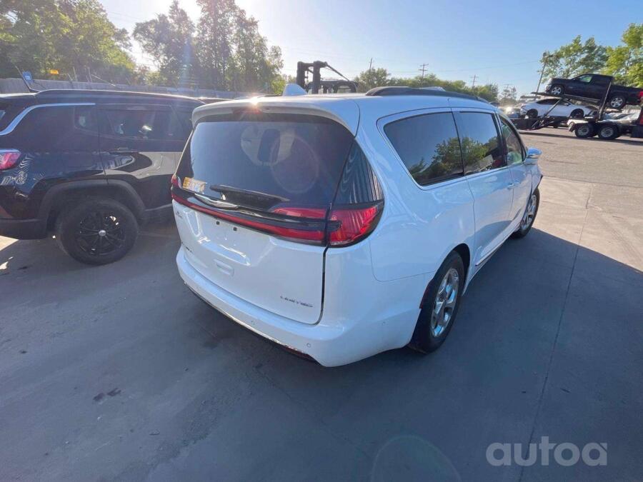 Chrysler Pacifica 2 generation Minivan