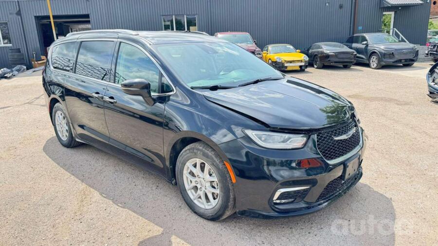 Chrysler Pacifica 2 generation Minivan