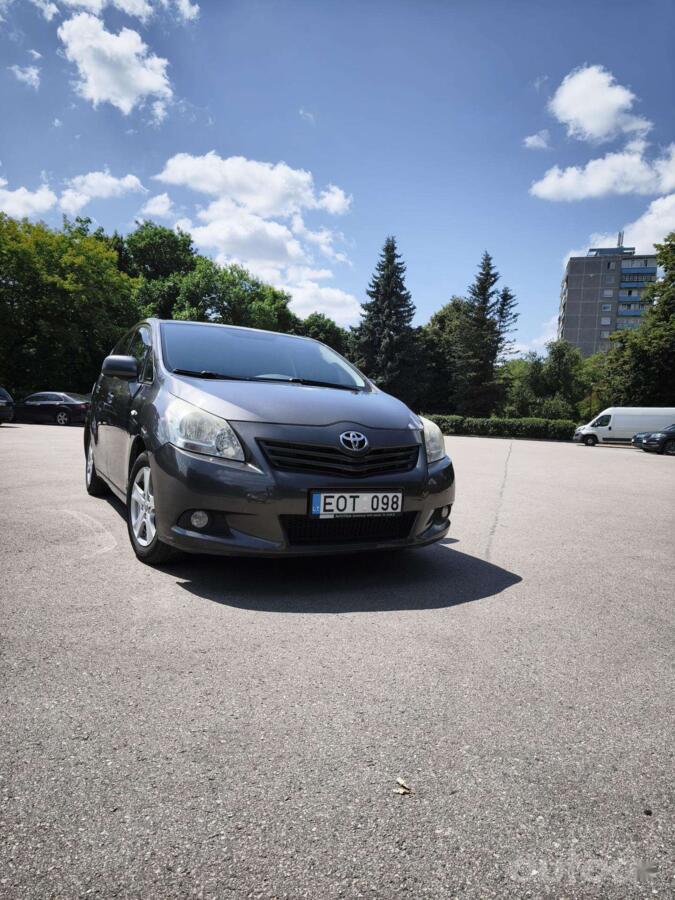 Toyota Verso 1 generation Minivan