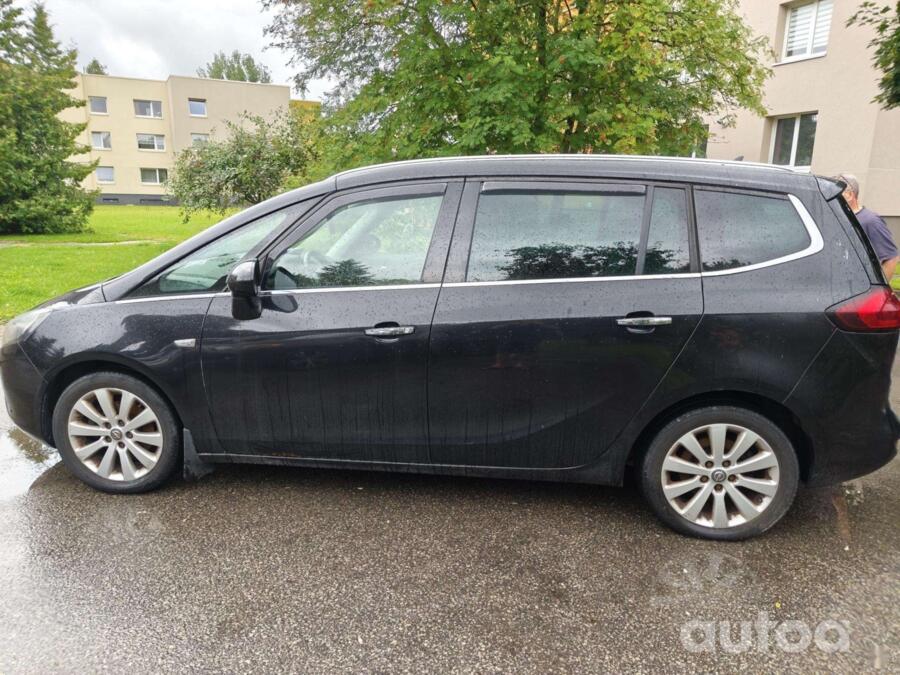 Opel Zafira Tourer 2012