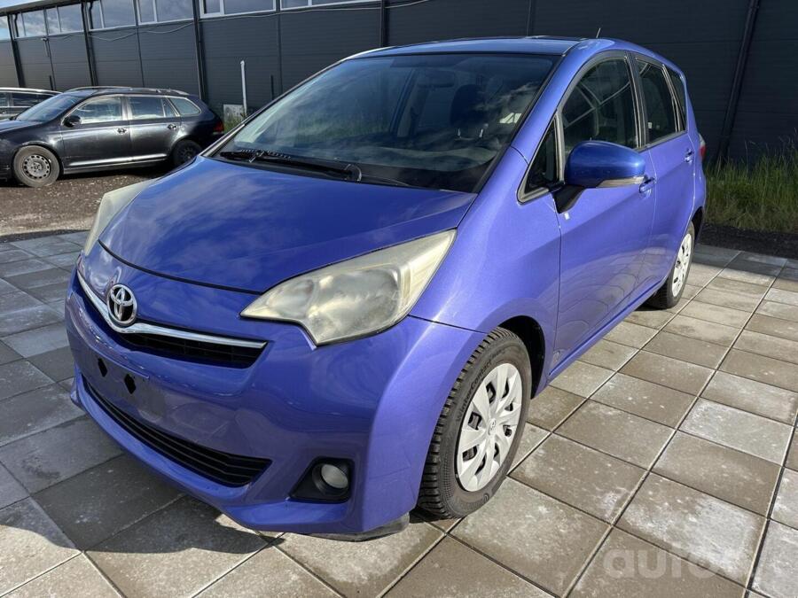 Toyota Verso-S 1 generation Minivan