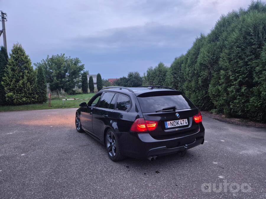BMW 330 2010