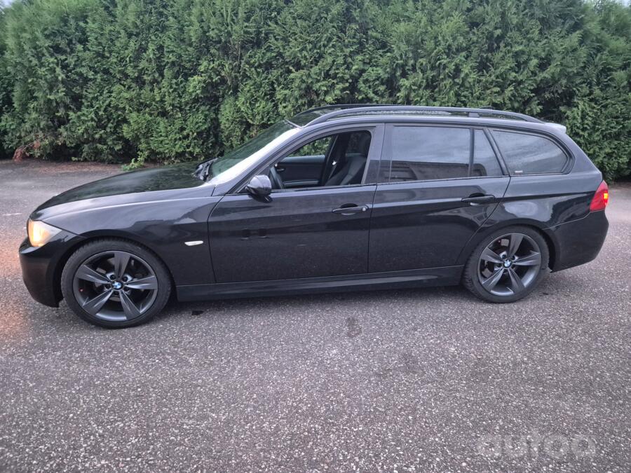 BMW 330 2010