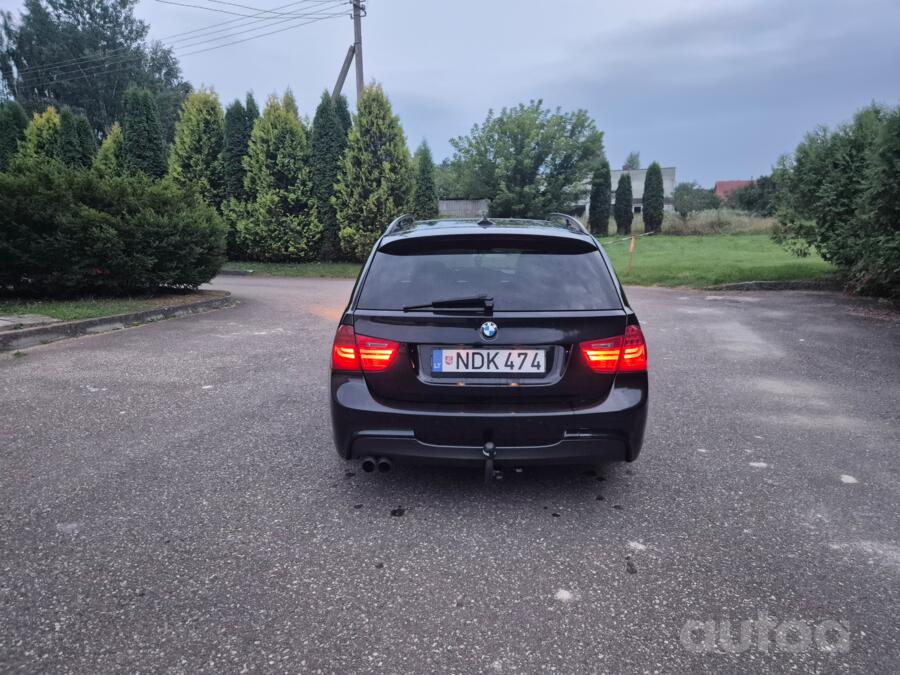 BMW 330 2010