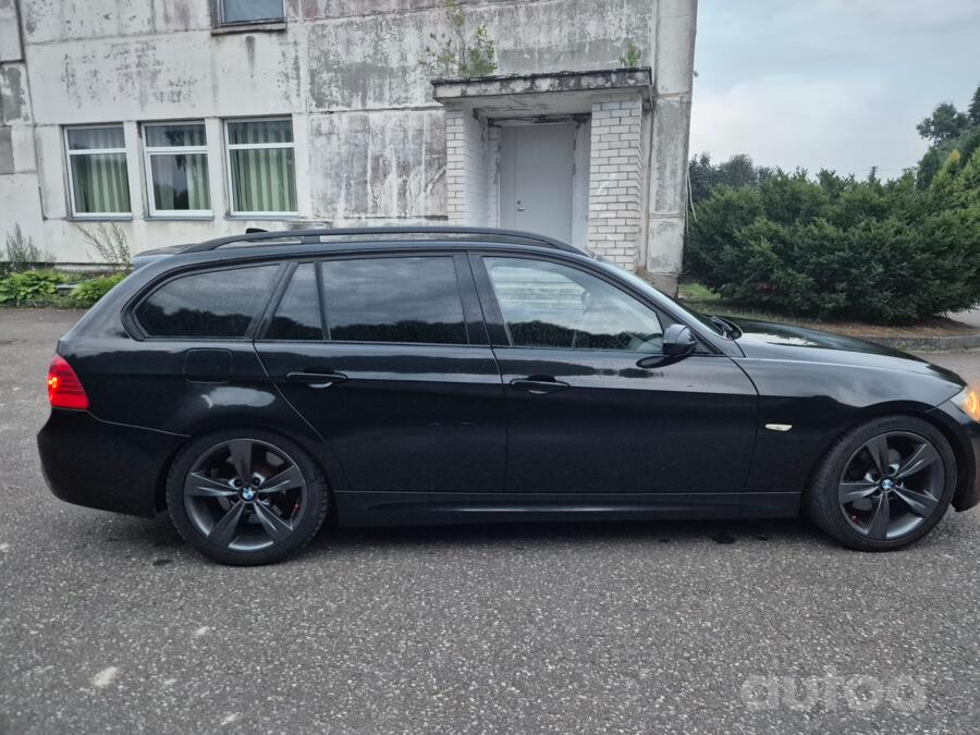 BMW 330 2010