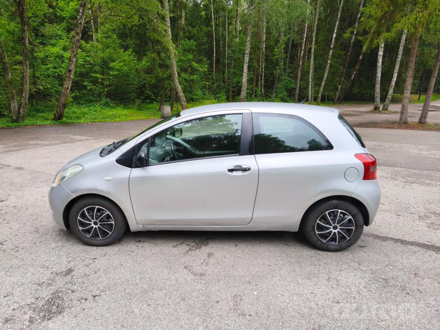 Toyota Yaris 2 generation