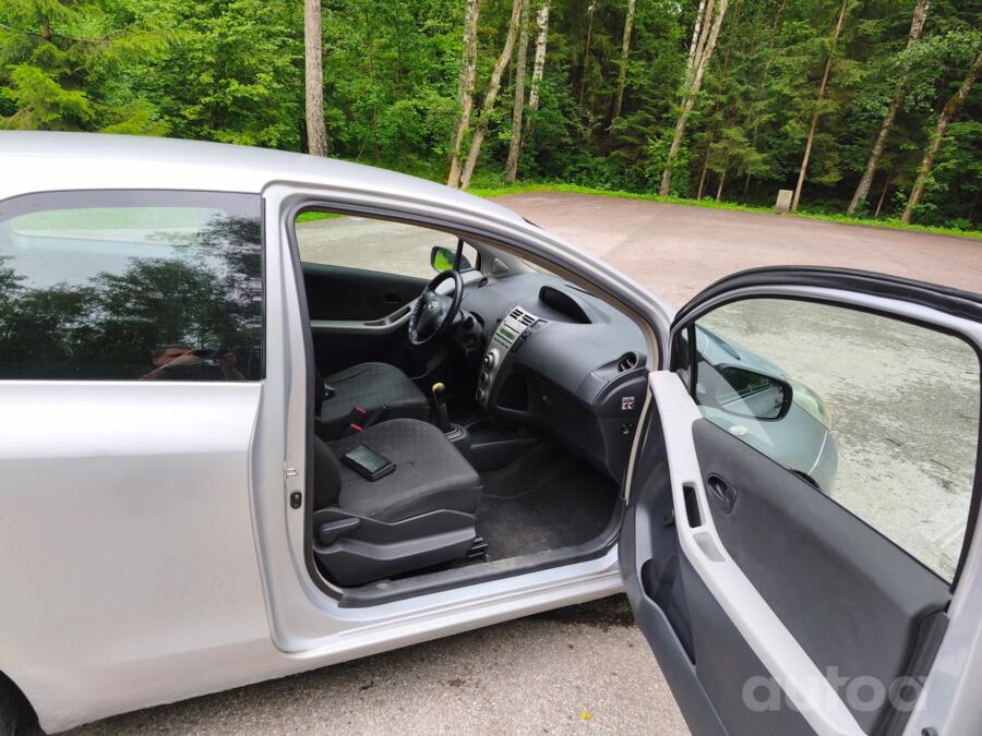 Toyota Yaris 2 generation