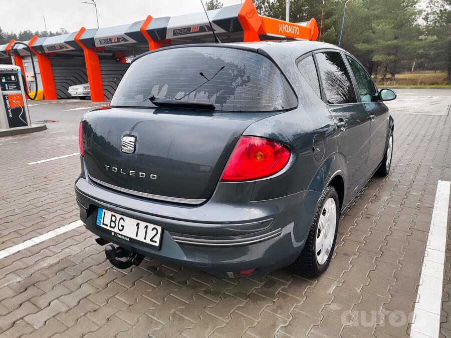 SEAT Toledo 3 generation Hatchback