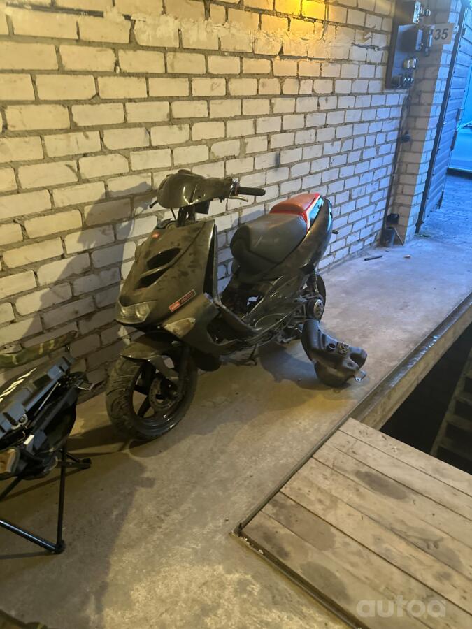 Aprilia SR