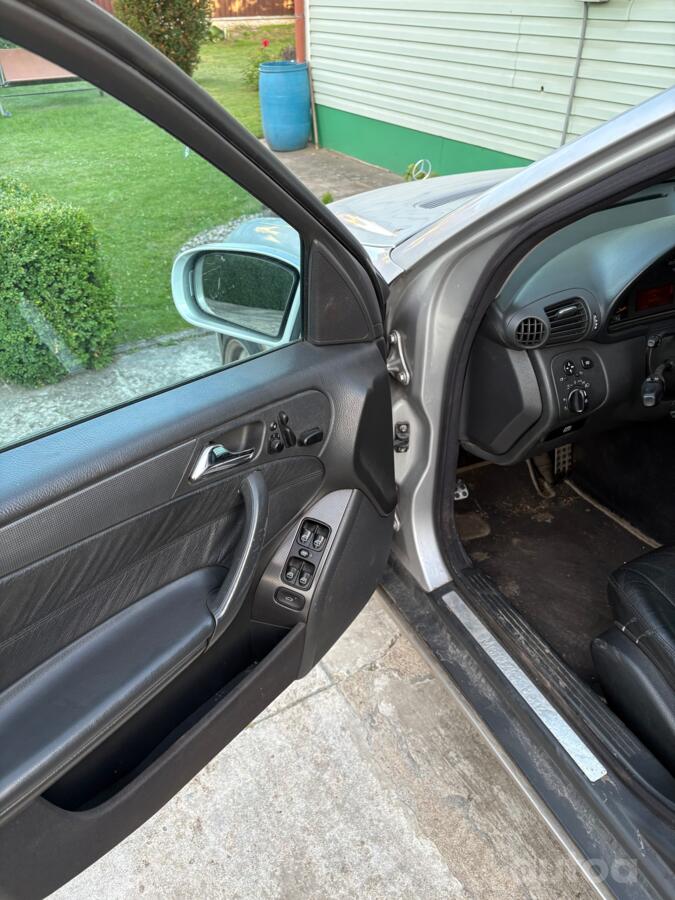 Mercedes-Benz C-Class W203/S203/CL203 Sedan