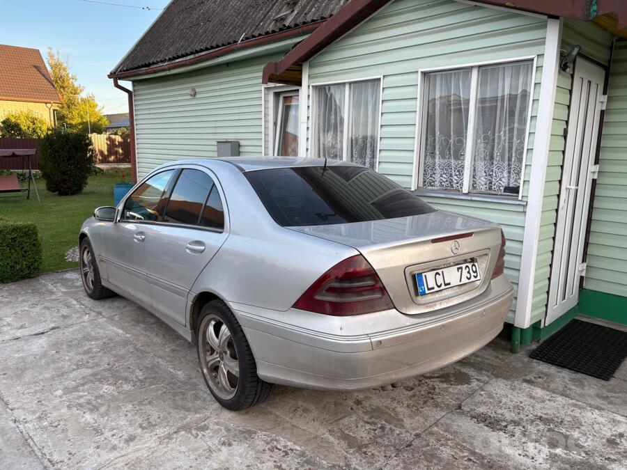 Mercedes-Benz C-Class W203/S203/CL203 Sedan