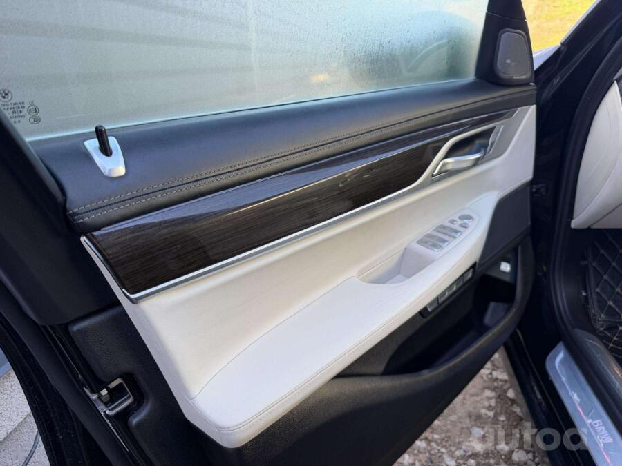 BMW 7 Series F01/F02 Sedan