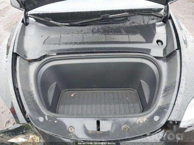 Tesla Model Y 1 generation Crossover