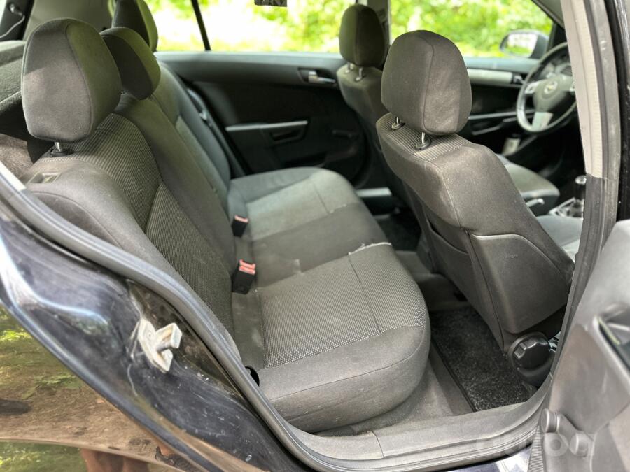 Opel Astra H Hatchback