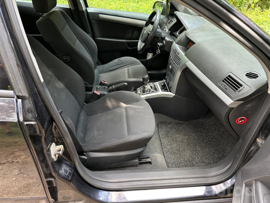 Opel Astra H Hatchback