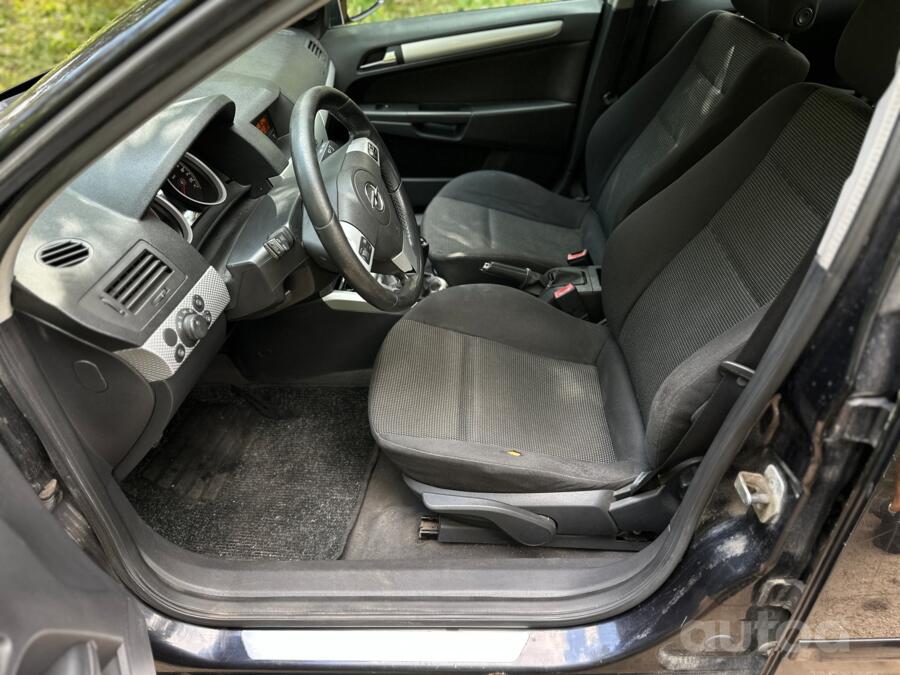 Opel Astra H Hatchback