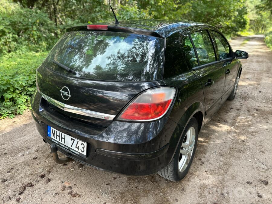 Opel Astra H Hatchback