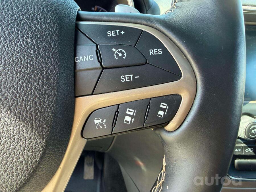 Jeep Grand Cherokee WK2 [restyling] SUV 5-doors