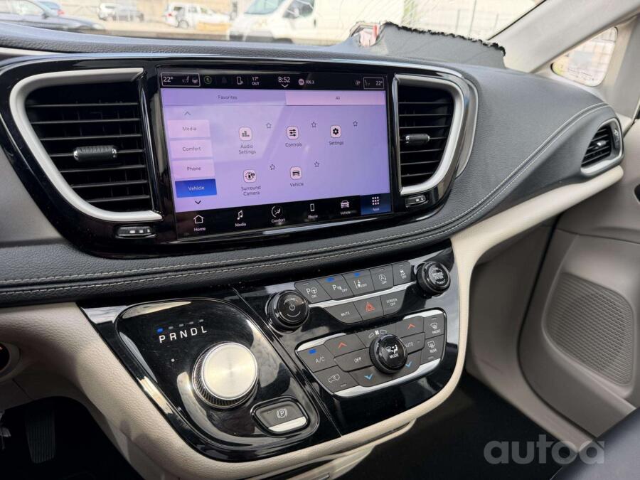Chrysler Pacifica 2 generation Minivan