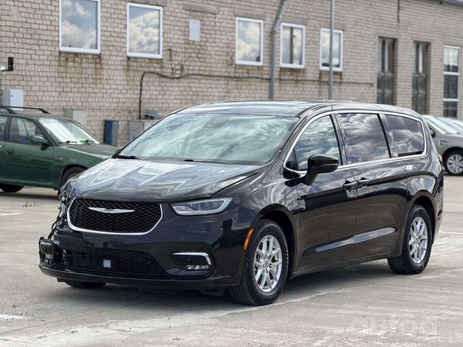 Chrysler Pacifica 2 generation Minivan